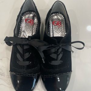 GB girls “sleek-girl” black dress shoes